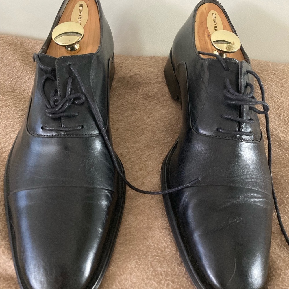 Mens Bruno Magli Luna Oxford. Size:10W. Color: Black.  Worn but good condition.